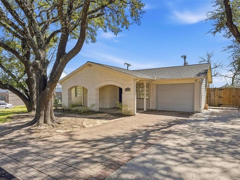 324 W Grubb Drive , Mesquite Texas 75149