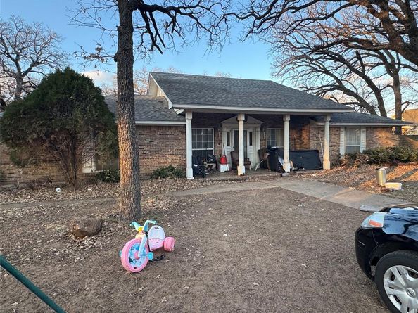 2301  Turner Way , Arlington Texas 76001