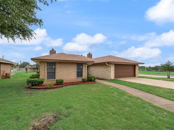 215  Silver Creek Drive , Duncanville Texas 75137