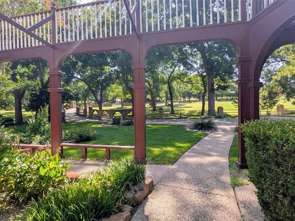 1431 S Houston School Road , Lancaster Texas 75146