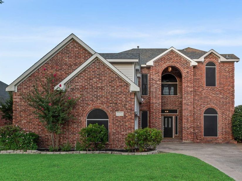2212  Nottingham Street , Flower Mound Texas 75028