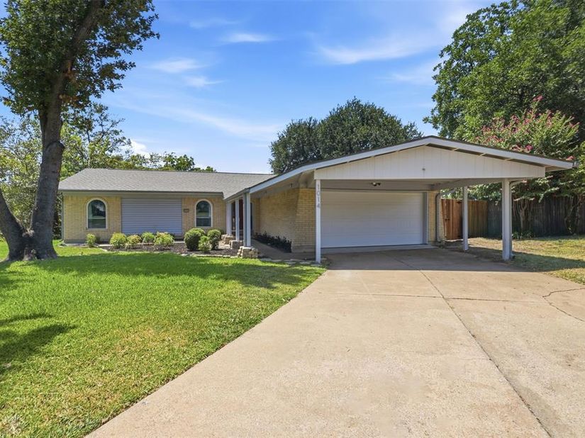 1014  Mountview Court , Carrollton Texas 75006