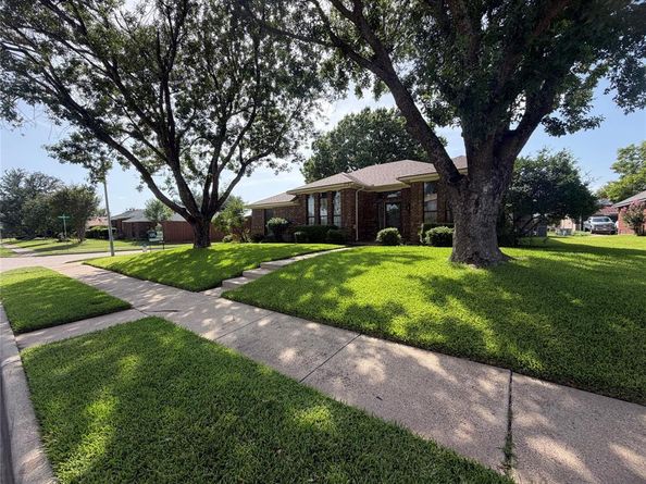 2701  Beau Drive , Mesquite Texas 75181