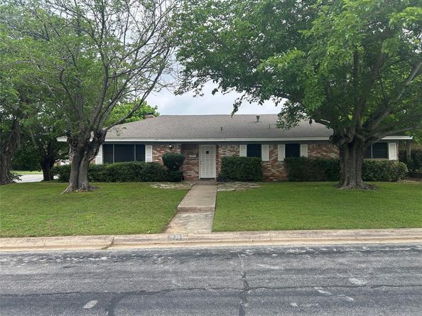 236  Hallbrook Drive , Fort Worth Texas 76134