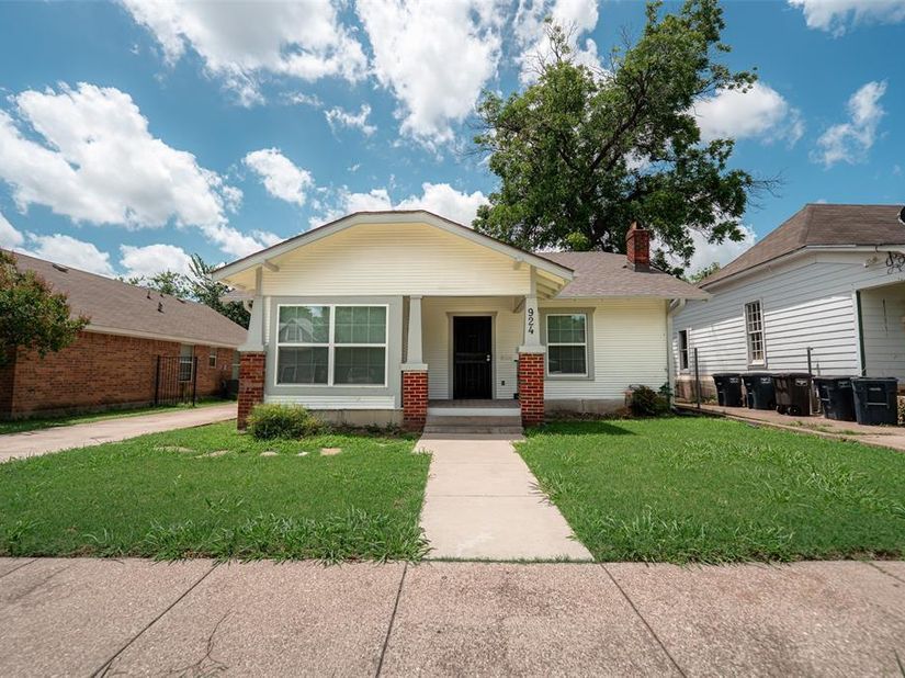 924 E Leuda Street , Fort Worth Texas 76104