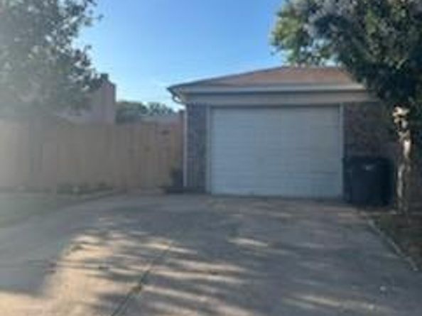 2805  Woodmont Trail , Fort Worth Texas 76133