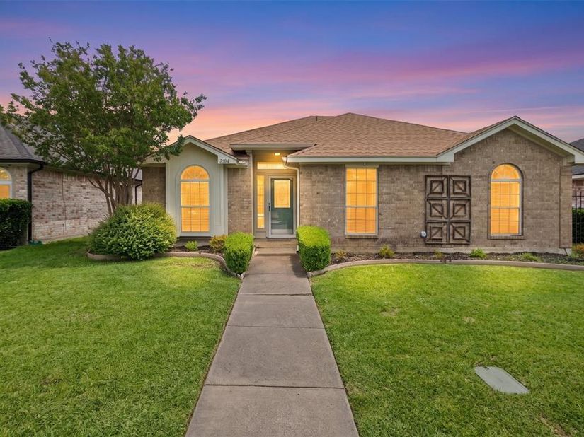 2124  Emerald Oaks  , Mesquite Texas 75181