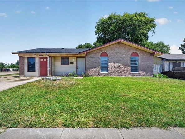 3205  Pacesetter Drive , Dallas Texas 75241