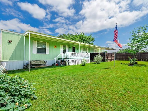 1501  Lark Court , Pelican Bay Texas 76020