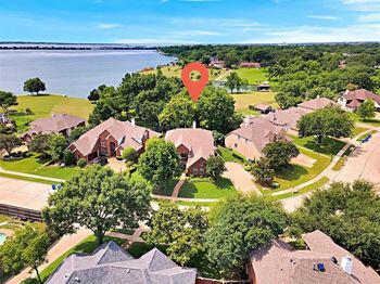 8810  Edgelake Trail 