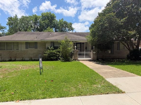 804  Carroll Drive , Garland Texas 75041
