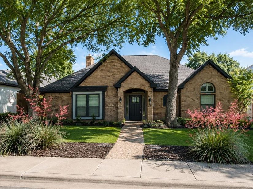 4315  Creekmeadow Drive , Dallas Texas 75287