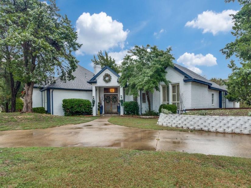 1828  Valley View Drive , Cedar Hill Texas 75104