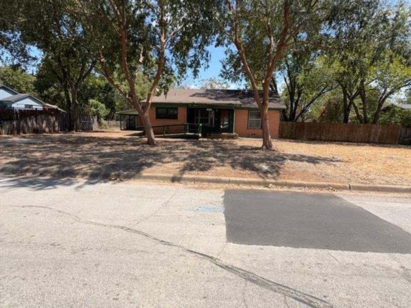 2613  Mc Gee Street , Fort Worth Texas 76112