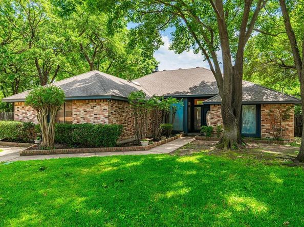 2401  Oak Shadow Court , Arlington Texas 76017