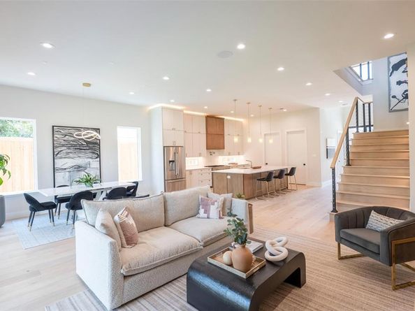 3749  Almazan Drive , Dallas Texas 75220