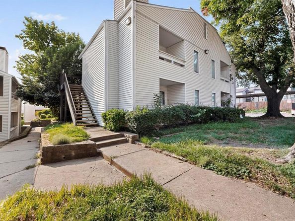 7431  Holly Hill Drive  108, Dallas Texas 75231