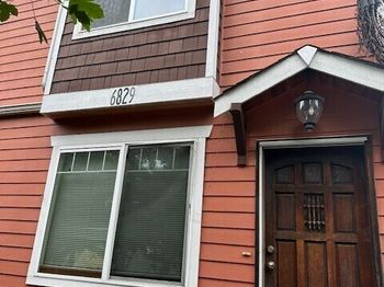 6829 Weedin Place NE