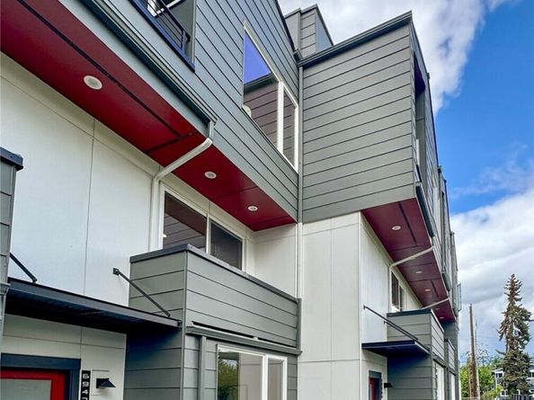 6947 42nd Avenue S, Seattle WA 98118