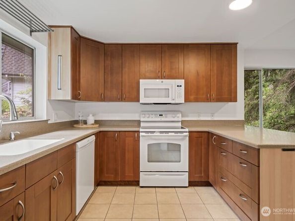9912 NE 142 Place B201, Kirkland WA 98034