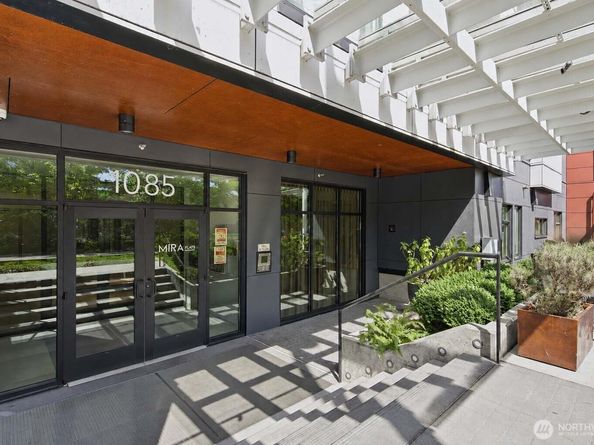 1085 103rd Avenue NE 204, Bellevue WA 98004
