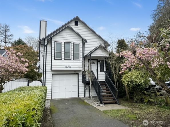 12043 Bartlett Avenue NE, Seattle WA 98125