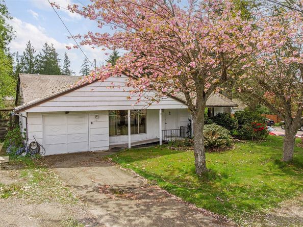 1305 N 171st Street, Shoreline WA 98133