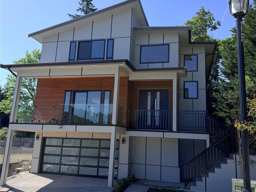 4305 NE 26 Place, Renton WA 98059