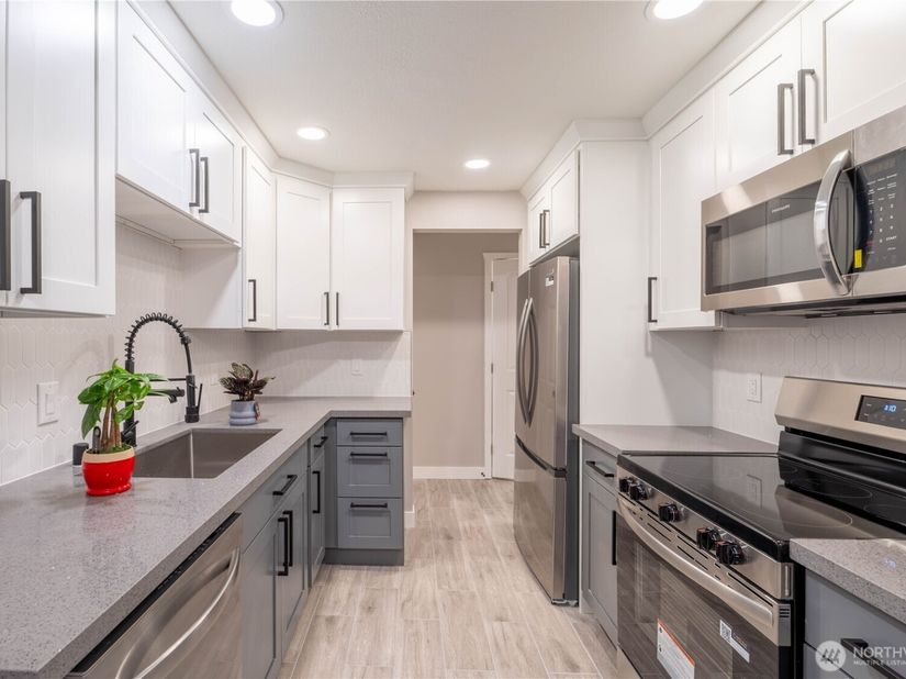 5502 220th Street SW D 205, Mountlake Terrace WA 98043
