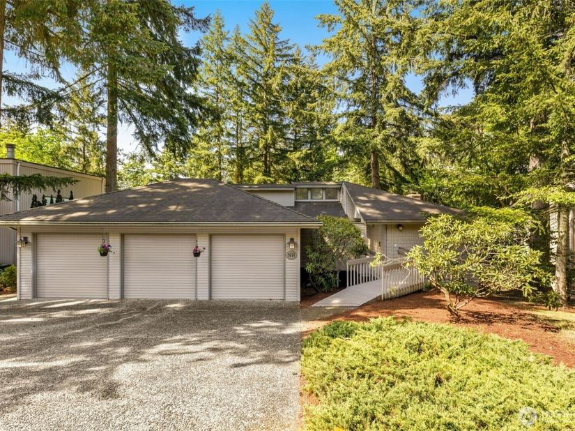 5221 Somerset Drive SE, Bellevue WA 98006