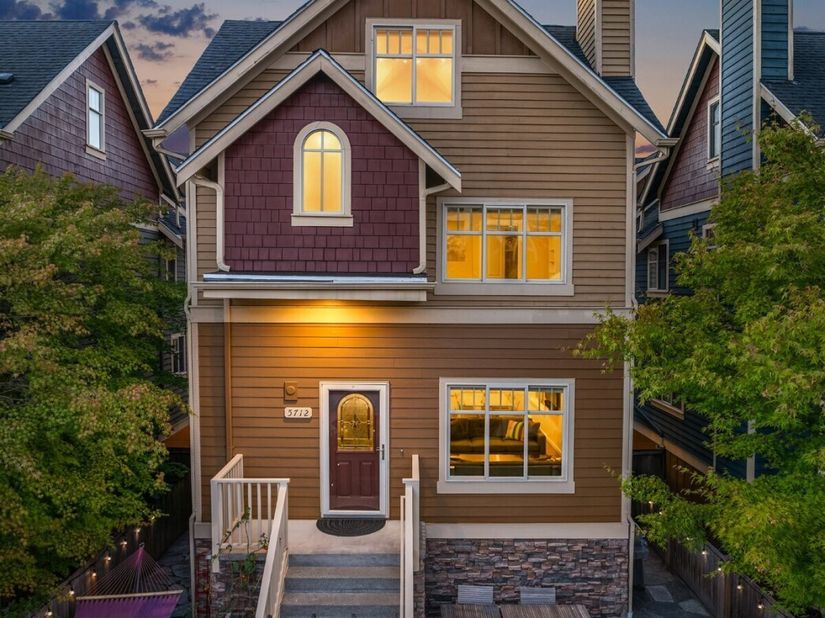 5712 17th Avenue NW, Seattle WA 98107