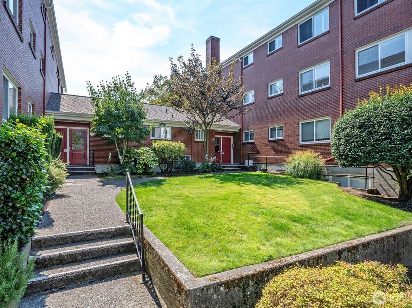 4405 SW Alaska Street 304, Seattle WA 98116