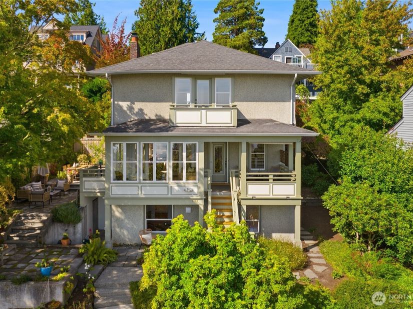 1129 37th Avenue, Seattle WA 98122
