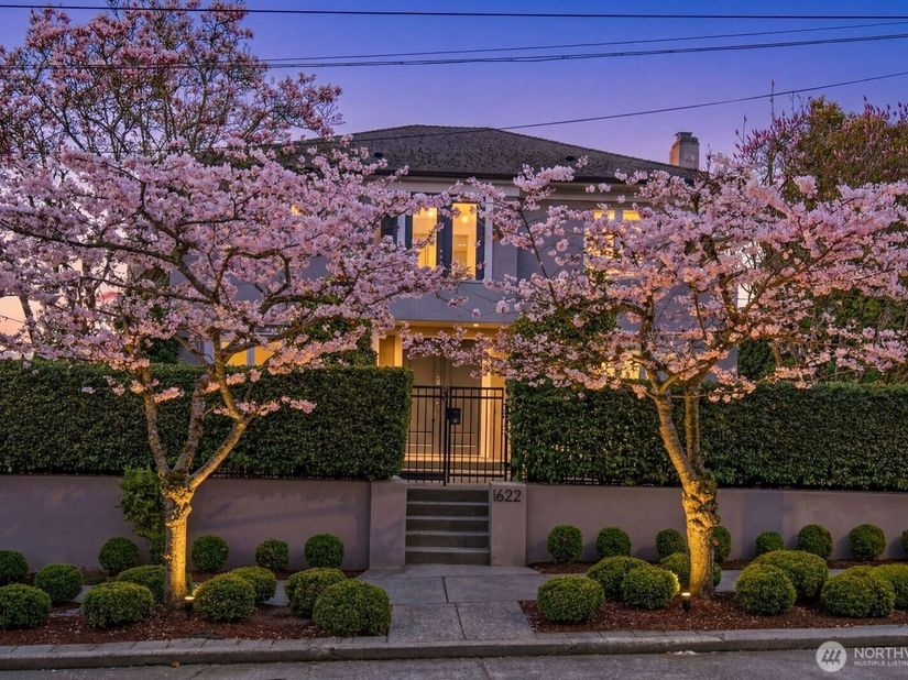1622 5th Avenue N, Seattle WA 98109