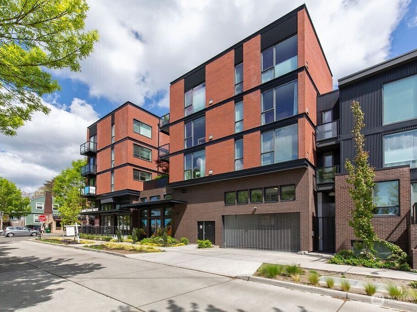 1601 N 45th Street 214, Seattle WA 98103
