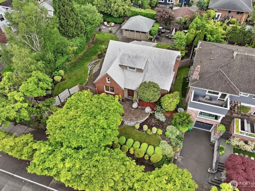 1560 28th Avenue W, Seattle WA 98199