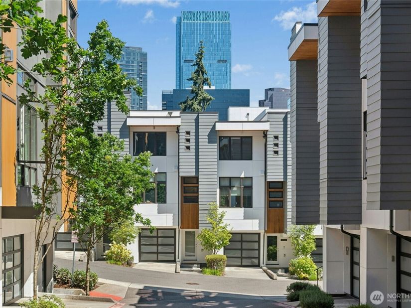 10762 SE 1st Drive 22, Bellevue WA 98004