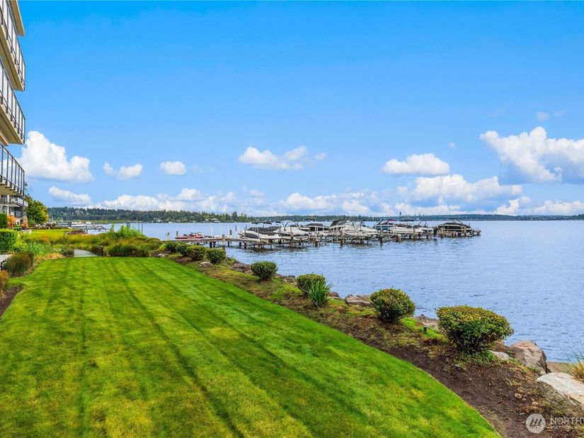 6401 Lake Washington Boulevard NE 307, Kirkland WA 98033