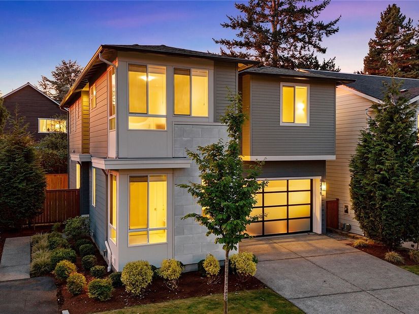 8215 NE 126th Drive, Kirkland WA 98034