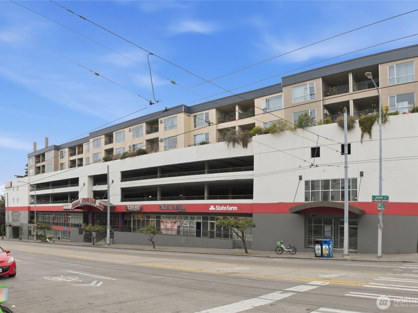 321 10th Avenue S 712, Seattle WA 98104