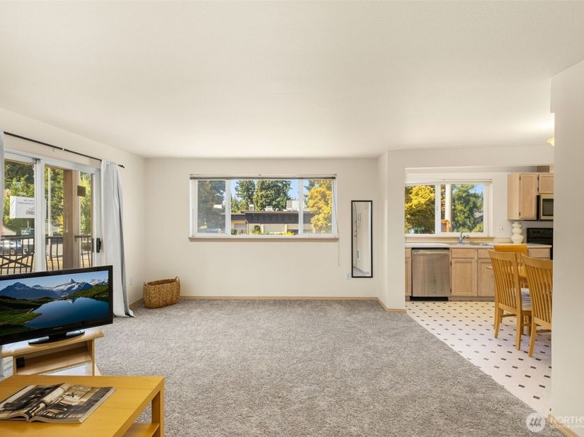 12056 15th Avenue NE 201, Seattle WA 98125