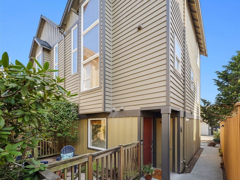 2609 NW 57th Street C, Seattle WA 98107