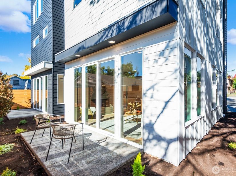 725 N 88th Street C, Seattle WA 98103