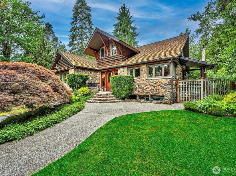 17410 44th Avenue NE, Lake Forest Park WA 98155