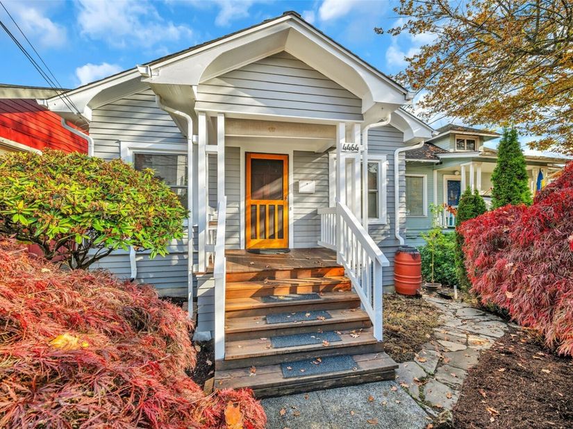 4464 Whitman Avenue N, Seattle WA 98103