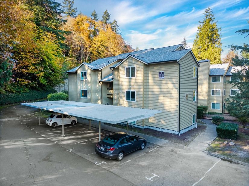 455 Newport Way NW 103, Issaquah WA 98027