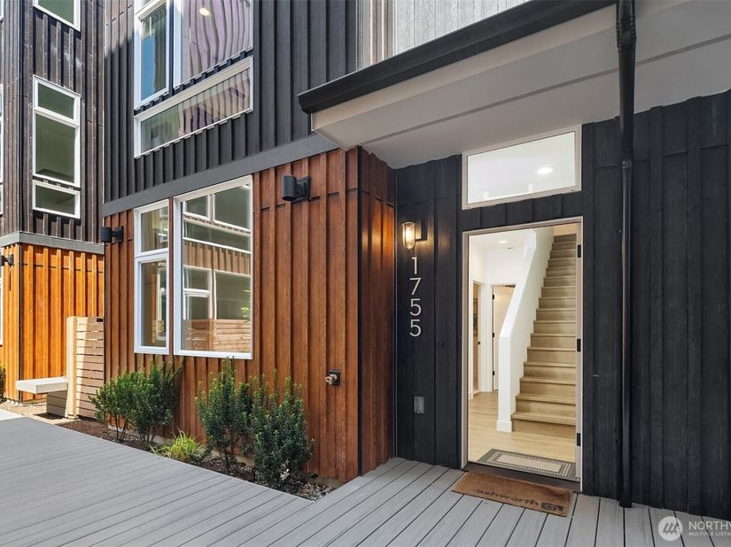1739 17th Avenue, Seattle WA 98122