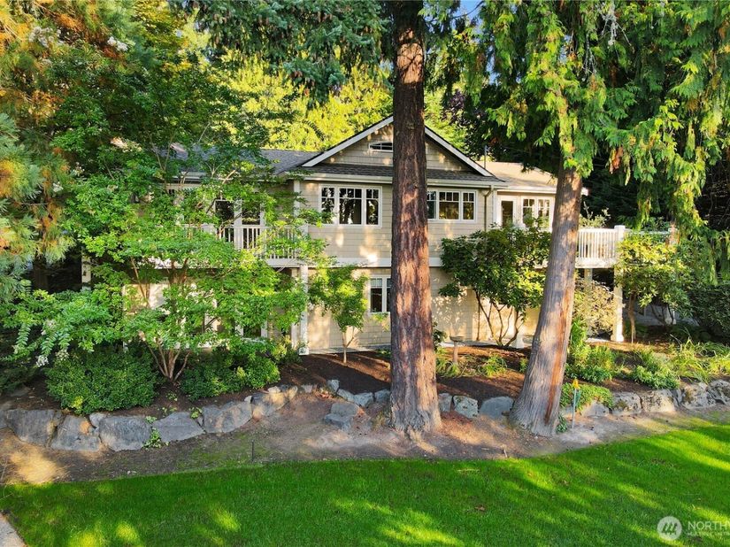 6720 W Mercer Way, Mercer Island WA 98040