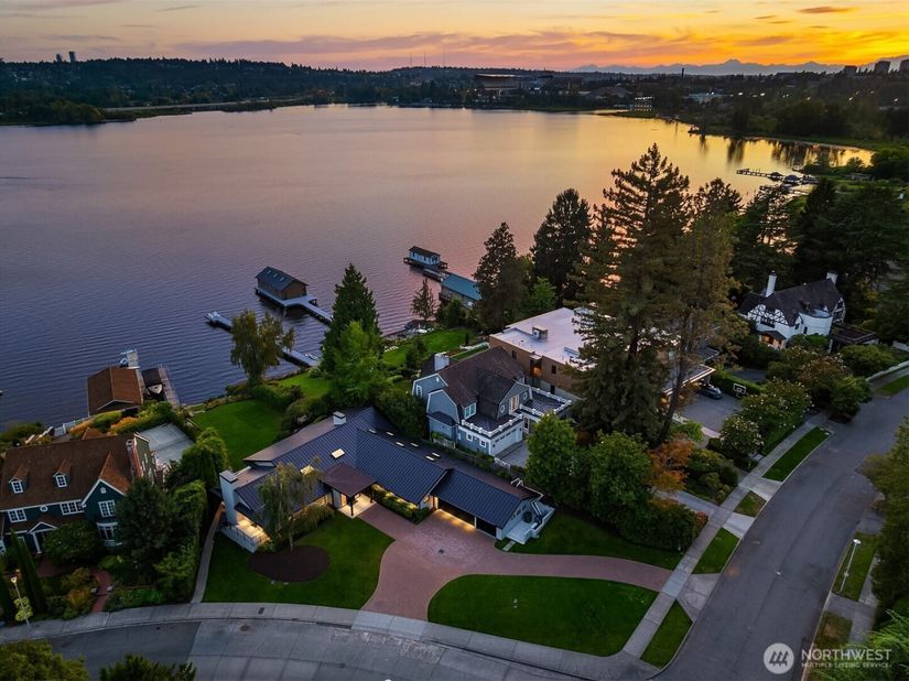 3517 43rd Avenue NE, Seattle WA 98105