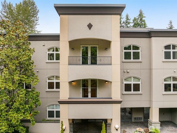 10398 NE 17th Street 206, Bellevue WA 98004